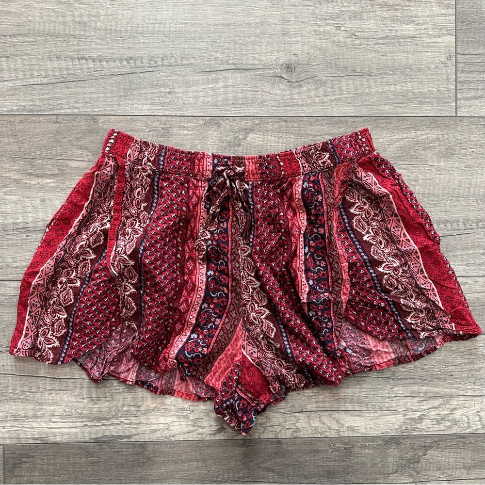 Hollister Red Colorful Drapey Lightweight Shorts Size M